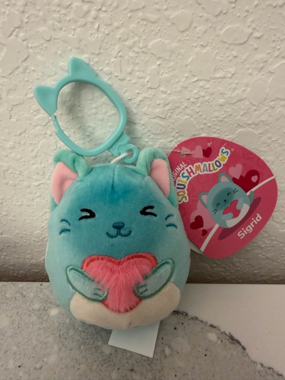 Squishmallows Sigrid Siamese Cat Valentine
Heart Cat Clip On Bag Charm 4" NWT